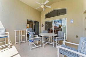 Maison, plusieurs lits, accès piscine, vue piscine (Magical Family Getaway) | Restauration extérieure