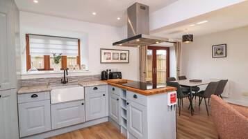 Dishwasher, cookware/dishes/utensils