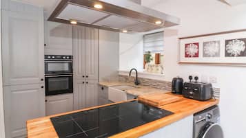 Dishwasher, cookware/dishes/utensils