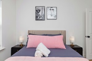 4 bedrooms, iron/ironing board, WiFi, bed sheets