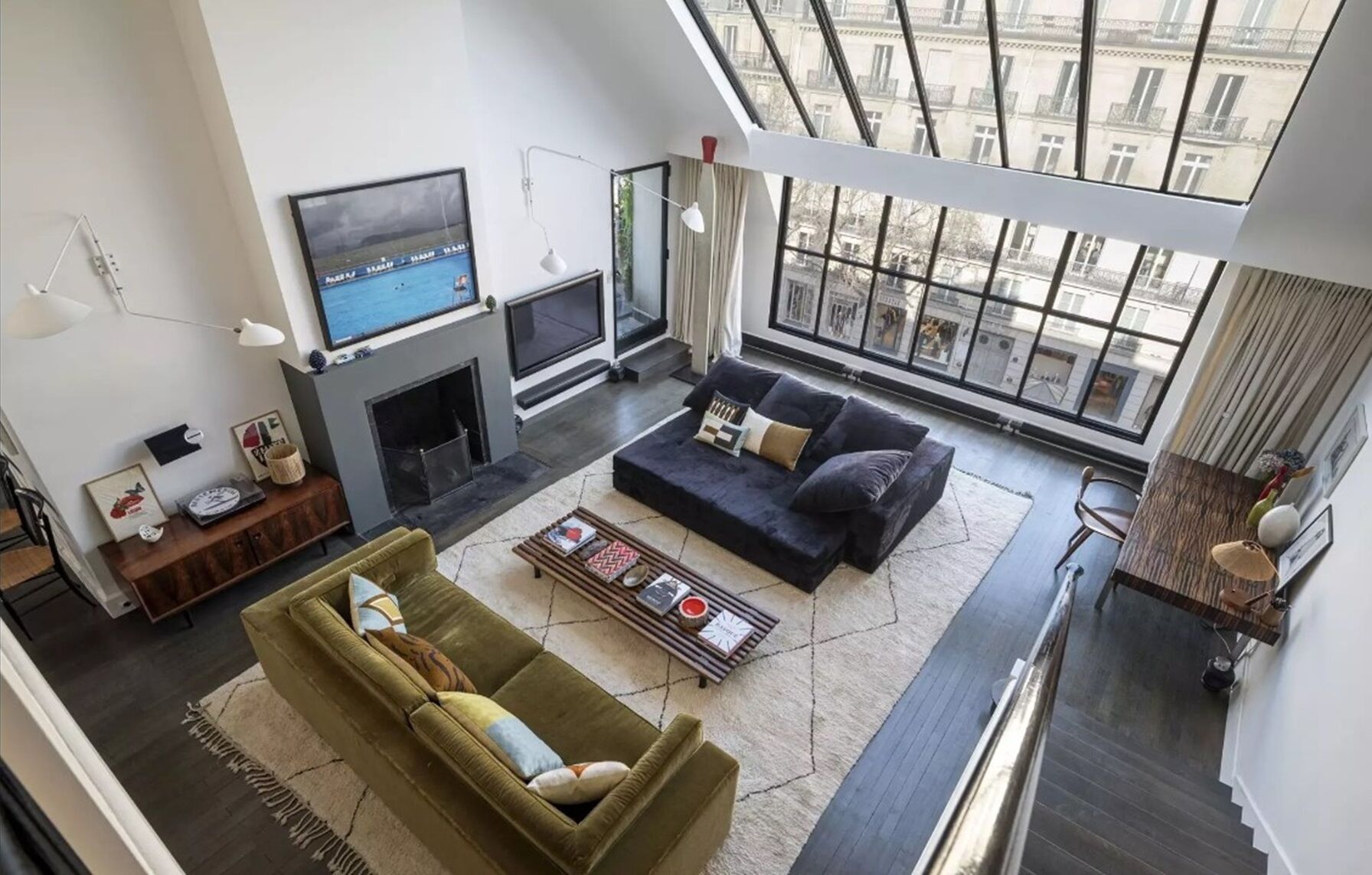 Smart TV, fireplace, DVD player, books