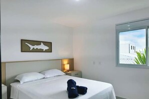 3 bedrooms, iron/ironing board, internet, bed sheets