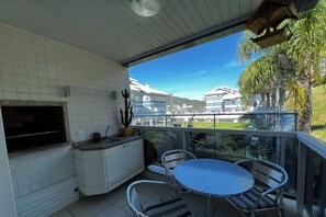 Outdoor dining - Apartment with balcony and barbecue - Praia Brava, Floripa (Florianópolis)