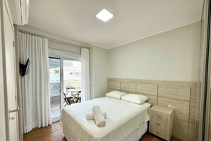 3 habitaciones, tabla de planchar con plancha, internet y ropa de cama 