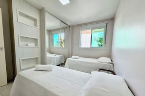 3 bedrooms, iron/ironing board, internet, bed sheets