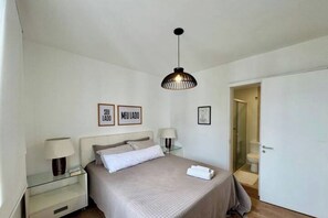 3 bedrooms, iron/ironing board, internet, bed sheets