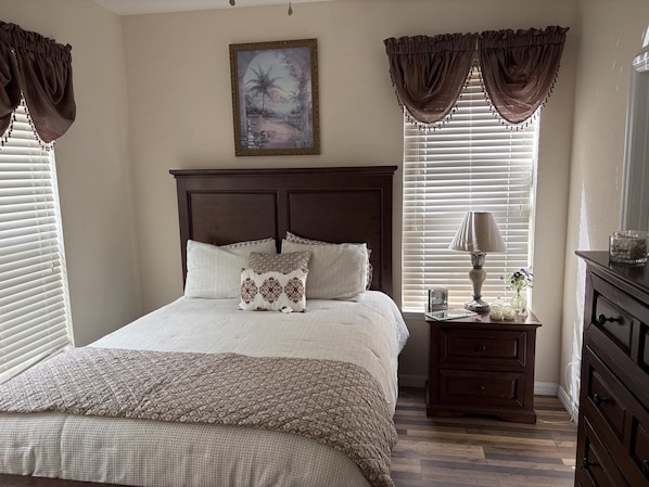 4 bedrooms, iron/ironing board, WiFi, bed sheets