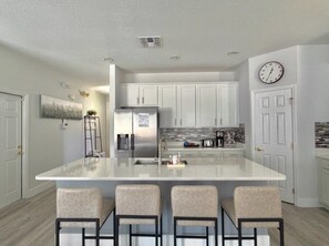 Fridge, microwave, oven, dishwasher - Magical Orlando Disney Family Villa (Davenport)