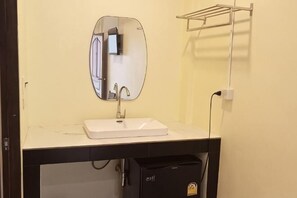 Room - Lion Hotel (Chumphon)