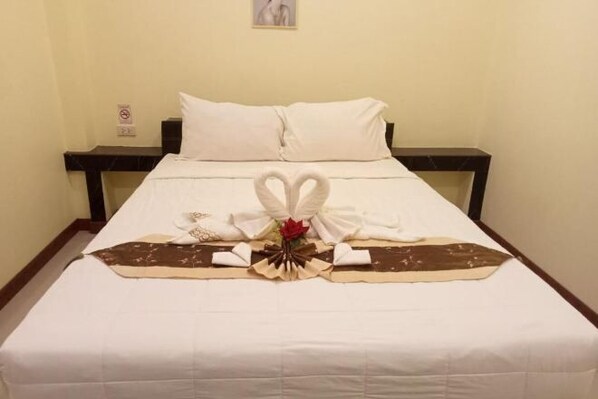 Room - Lion Hotel (Chumphon)