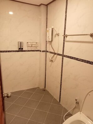 Room - Lion Hotel (Chumphon)