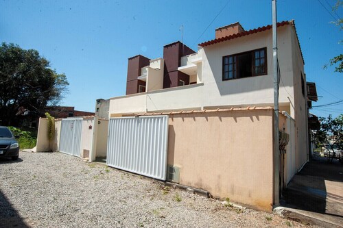 Casa Pet Friendly com Varanda e Churrasqueira