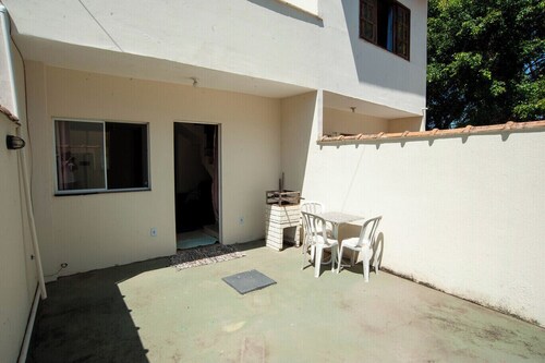 Casa Pet Friendly com Varanda e Churrasqueira