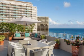 Outdoor dining - A Place You'll Surely Enjoy! Outdoor Swimming Pools, City View! (Honolulu)