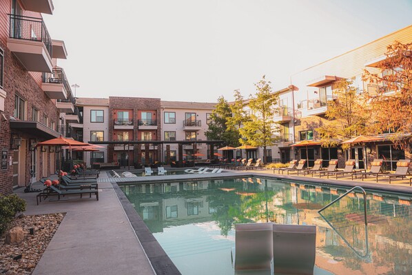 Pool - Luxurious Stay in a Spacious Centrally-Located Condo (Dallas)