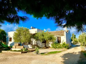 Exterior - Room 'Limoni' with Private Entrance and Balcony, Wi-Fi and Air Conditioning (Castelvetrano Selinunte)