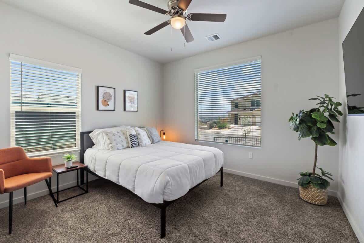 4 bedrooms, iron/ironing board, WiFi, bed sheets