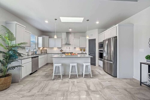 Texas Modern 4BR 3BA Home | Gazebo & Spacious Yard