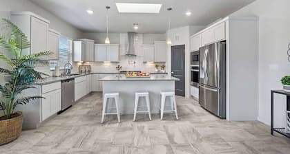 Texas Modern 4BR 3BA Home | Gazebo & Spacious Yard