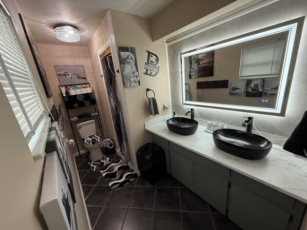 Towels, soap, shampoo, toilet paper