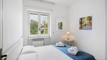 2 bedrooms, iron/ironing board, WiFi, bed sheets