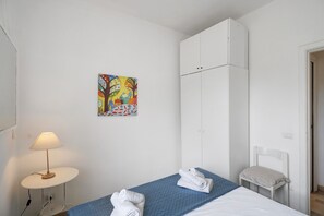 2 habitaciones, tabla de planchar con plancha, wifi y ropa de cama 