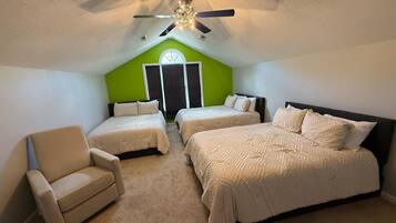 3 bedrooms, desk, iron/ironing board, free WiFi