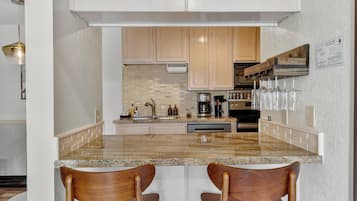 冰箱、微波炉、烤箱、炉灶