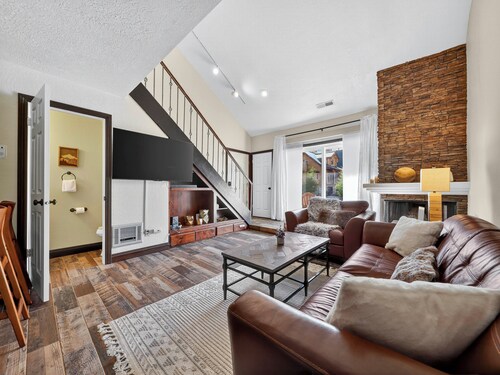 Peaceful Mountain Retreat in Cedar Village