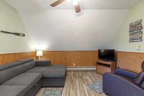 Living area - Artilla Cove Resort #10 (Branson)