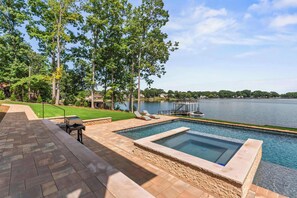 Kolam renang terbuka, kerusi lepak pantai 