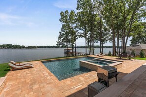 Outdoor pool, sun loungers - The Retreat at Sunrise Cove (Sherrills Ford)