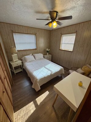 3 makuuhuonetta, silitysrauta/-lauta, Wi-Fi, vuodevaatteet