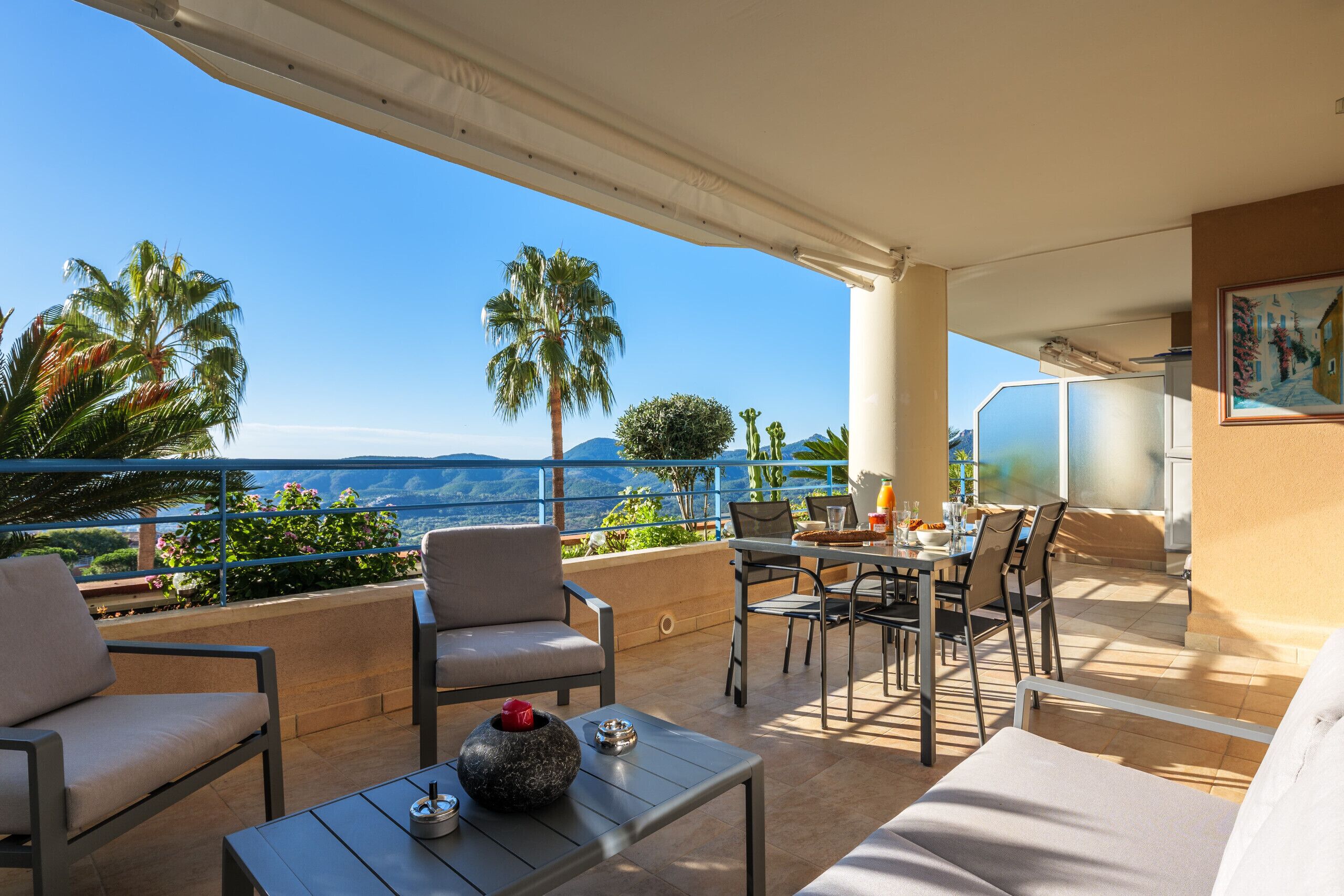 屋外ダイニングエリア