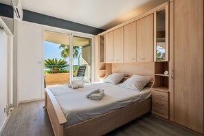 1 bedroom, iron/ironing board, free WiFi, bed sheets - Apt Palais du Grand Duc : Your haven Between Esterel and Sea (Mandelieu-la-Napoule)