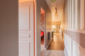 3 makuuhuonetta, silitysrauta/-lauta, Wi-Fi, vuodevaatteet