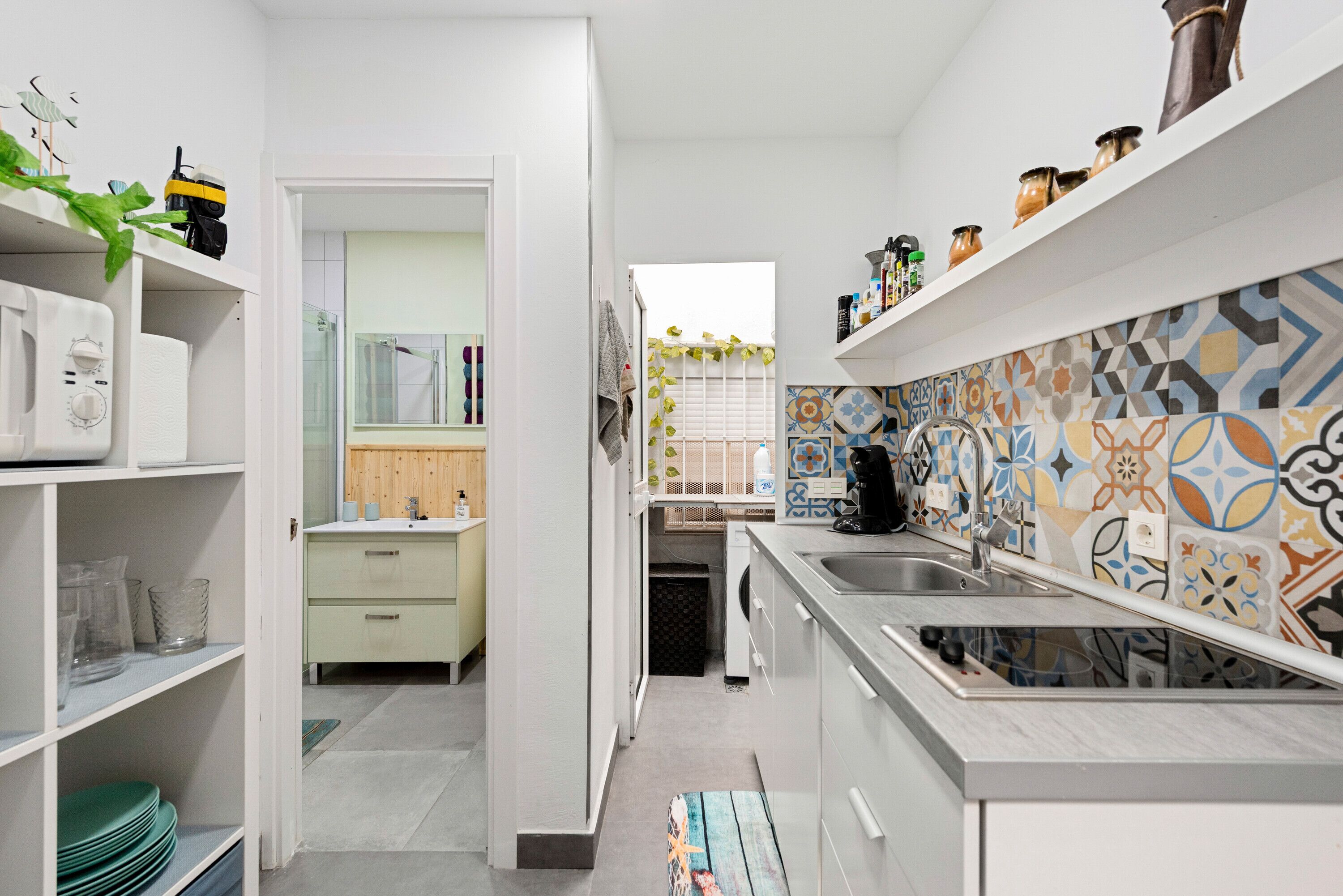 Een koelkast, een magnetron, een kookplaat