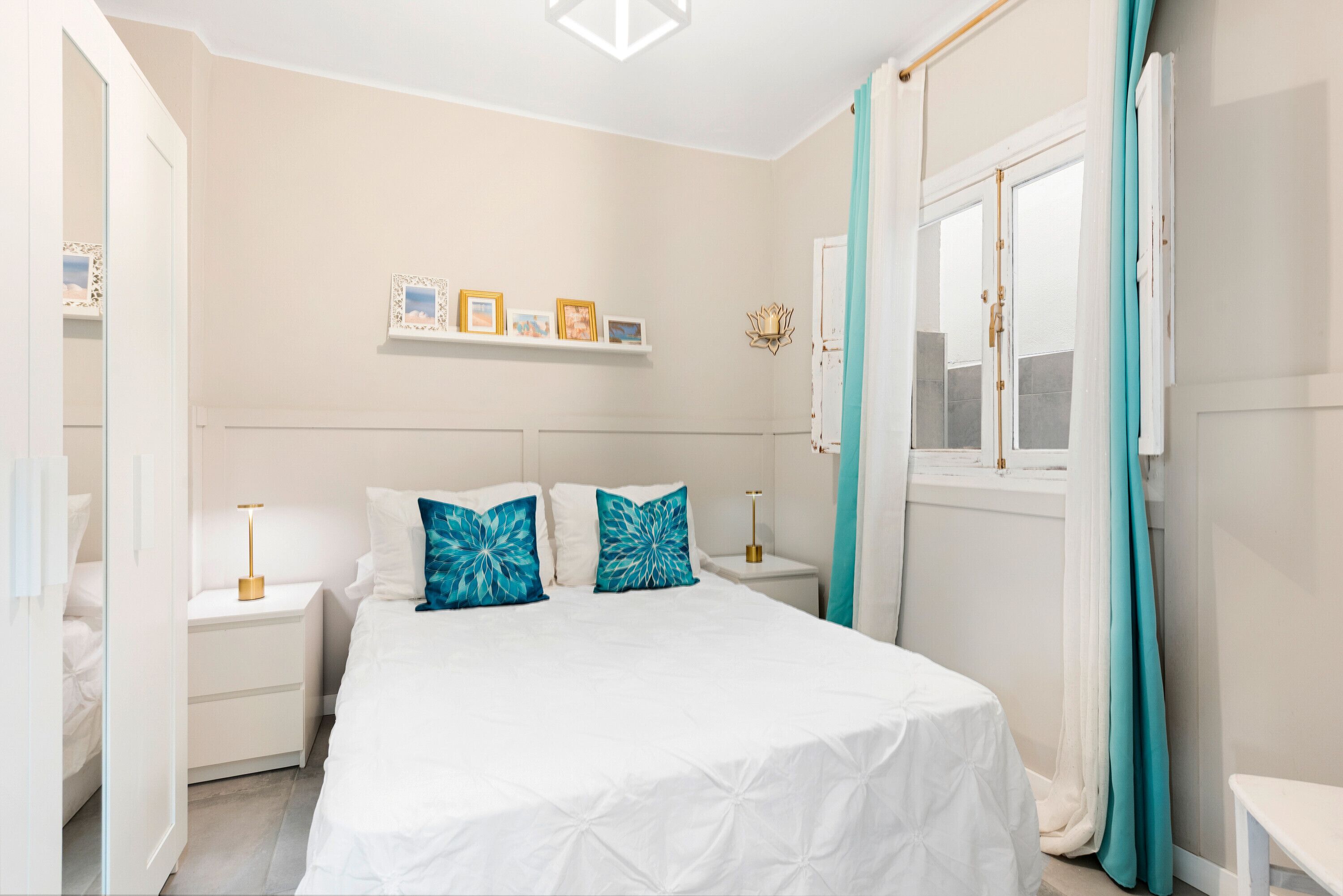 3 slaapkamers, een strijkplank/strijkijzer, wifi, beddengoed