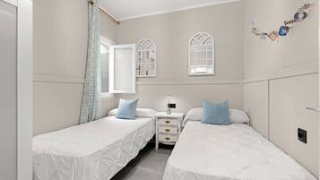 3 slaapkamers, een strijkplank/strijkijzer, wifi, beddengoed