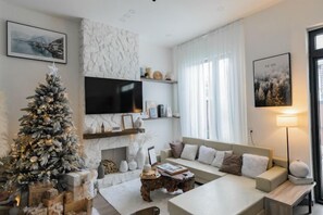Living area - THE ARIX House & Studio (Dalat)