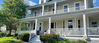 Walk to the beach - Beautiful home in York Harbor!