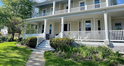 Walk to the beach - Beautiful home in York Harbor!
