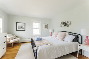 8 bedrooms, desk, iron/ironing board, travel cot