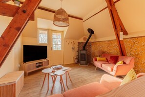 TV - Holiday Home 'La Pause Picarde - Baie De' with Private Terrace, Shared Garden and Wi-Fi (Franleu)