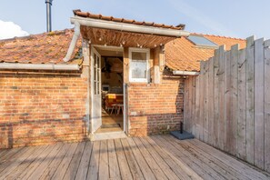 Exterior - Holiday Home 'La Pause Picarde - Baie De' with Private Terrace, Shared Garden and Wi-Fi (Franleu)