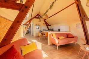 TV - Holiday Home 'La Pause Picarde - Baie De' with Private Terrace, Shared Garden and Wi-Fi (Franleu)