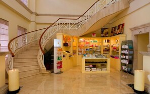 المنشأة من الداخل