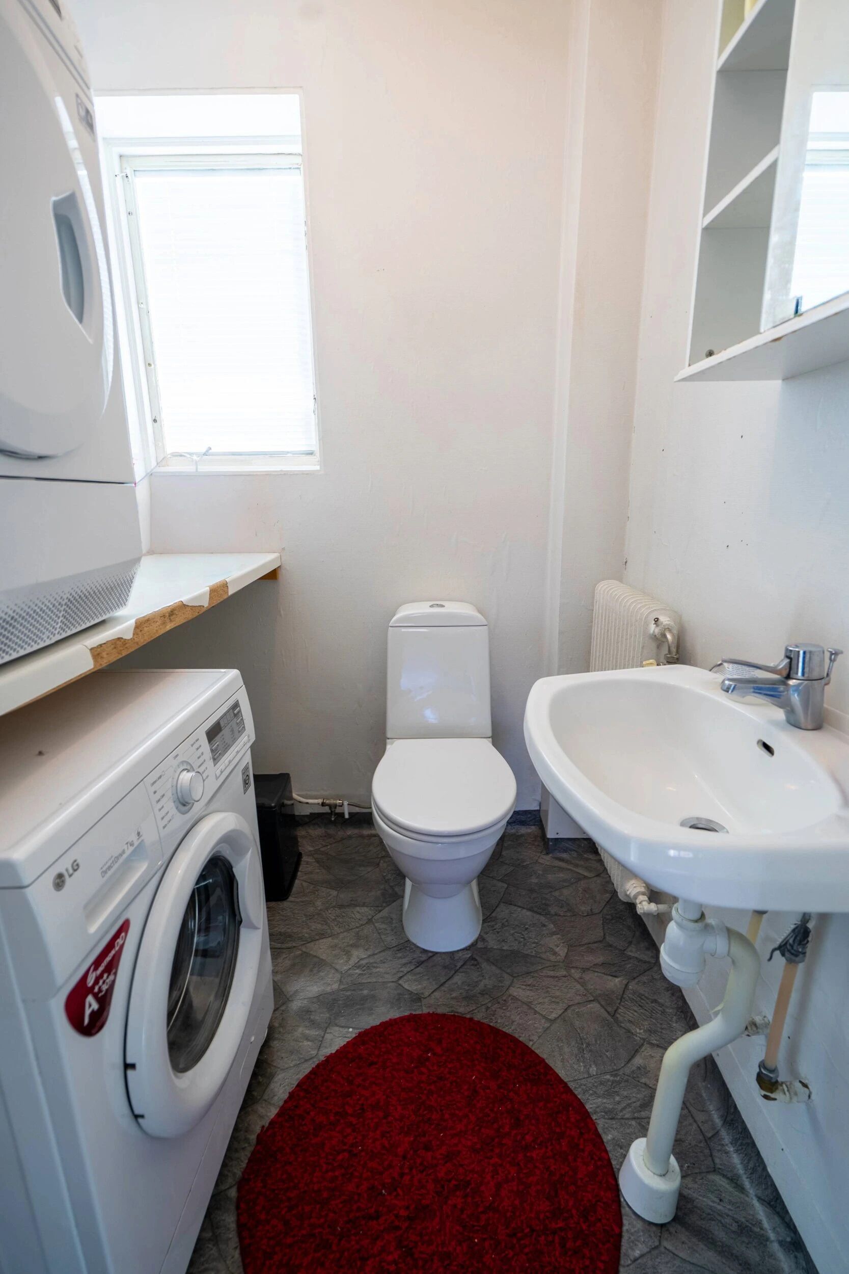 Towels, toilet paper