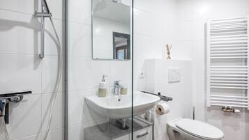 Dusche, Haartrockner, Handtücher