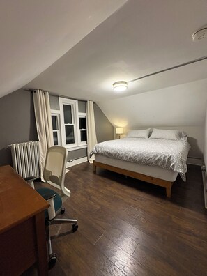 1 bedroom, Internet - Steps from KGH, Queen's U and the Pier! (Kingston)